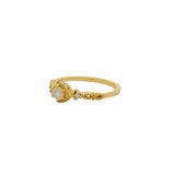 Bague dorée ajourée pierre de lune et zircons