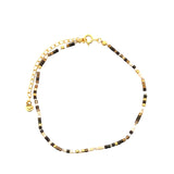 Chaine de cheville dorée et petites pierres