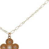Collier doré croix martelée angles arrondis avec pierre de lune 75 cm