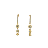 Boucles d'oreilles dorées barre en zircons blancs avec pampilles