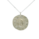 Collier argent médaille mate soleil visage et feuilles 42 cm