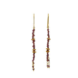 Boucles d'oreilles dorées pendantes grenat couronnes dorées