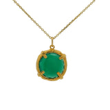 Collier doré onyx verte ronde sertie 4 griffes martelées 42cm