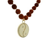 Collier rudraksha yin yang doré avec zircons blancs 84 cm