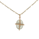 Collier doré prehnite ovale avec cage en boules dorées 50 cm