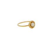 Bague dorée martelée petite pierre ronde