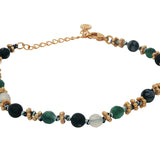 Bracelet doré mix perles fantaisie vertes, noires, blanches avec couronnes dorées