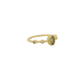 Bague dorée pierre ovale et zircons