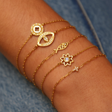 Bracelet doré petite fleur ajouré et pierre