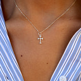 Collier en argent 925 petite croix avec coeurs aux extrémités 42 cm