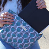 Grande pochette de voyage blanche& fleurs vert canard