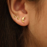 Boucle d'oreilles dorée croissant de lune et zircon blanc