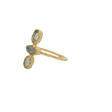 Bague dorée martelée trio de pierres