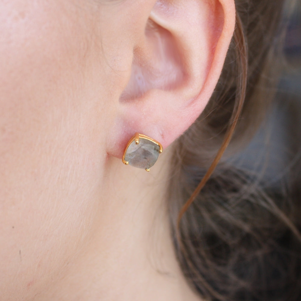 Boucles d’oreilles dorées et labradorite
