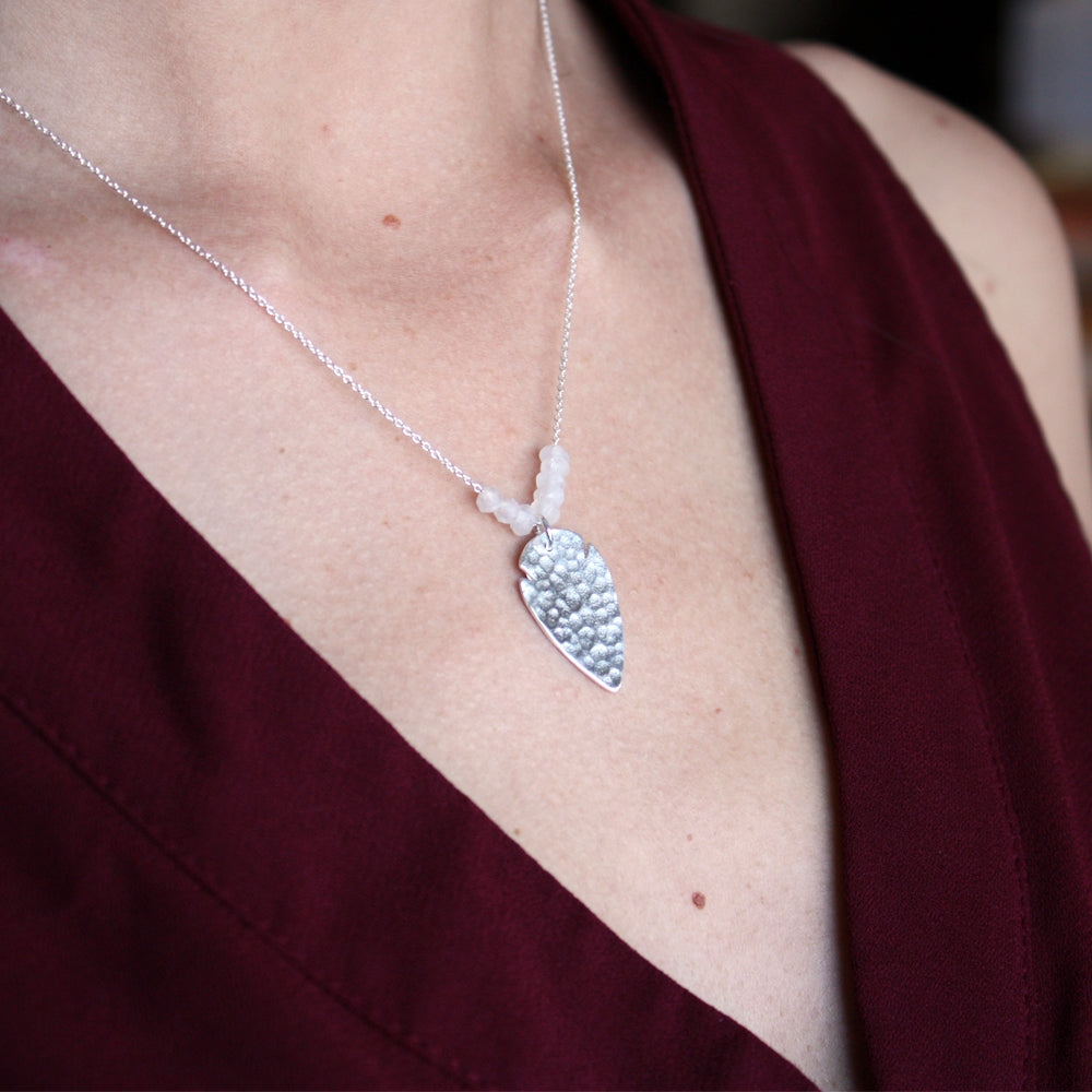 Collier argent 925 pendentif martelé et pierre de lune