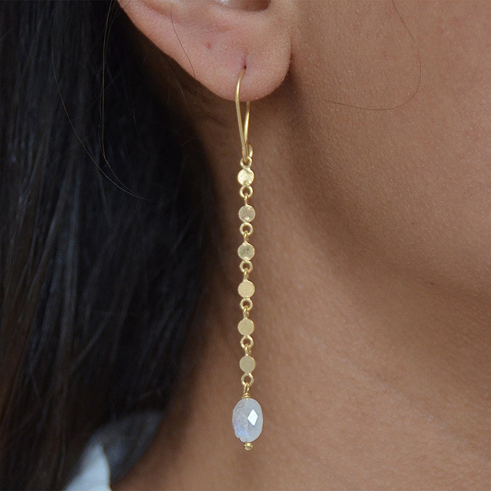 Boucles d’oreilles dorées pendante et pierre - PIERRE DE