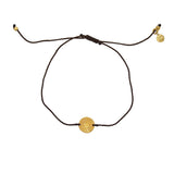 Bracelet tressé coloré et médaille dorée