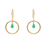 Boucles dorées anneau martelé et goutte pierre - ONYX VERTE