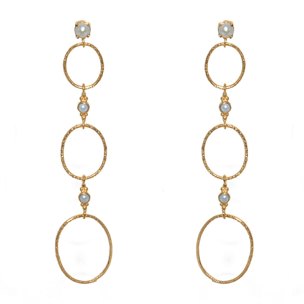 Boucles dorées anneaux martelés et pierre