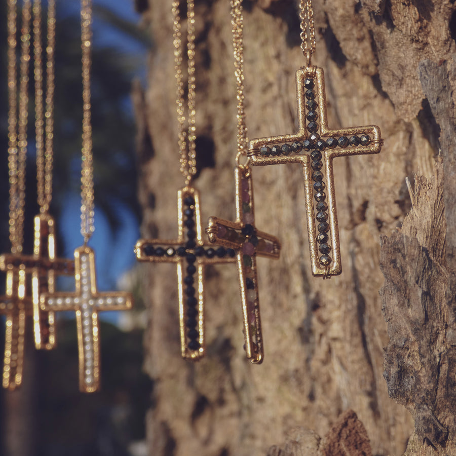 Sautoir doré pendentif croix et pierre