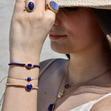 Bague dorée scarabée taillé dans la pierre et contour doré