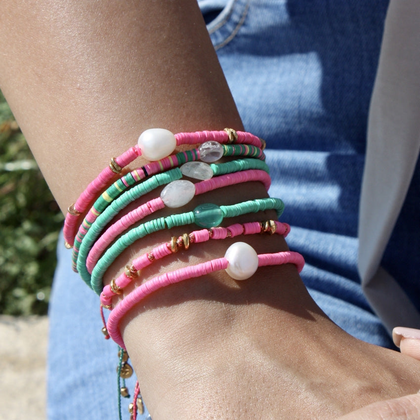 Bracelet vinyle rose et blanc et disques dorés