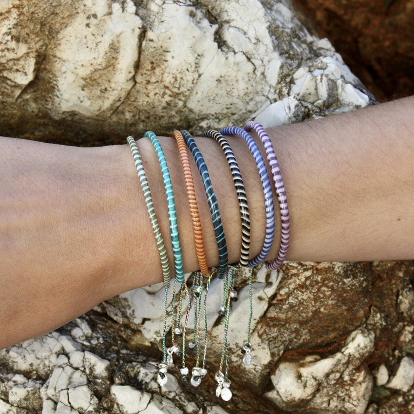 Bracelet mali sur cordon
