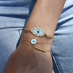 Bracelet doré et oeil nacre