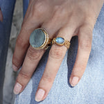 Chevalière dorée XXL pierre ronde