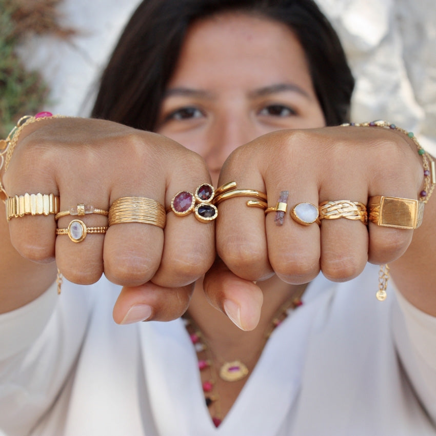 Bague dorée trio de pierres