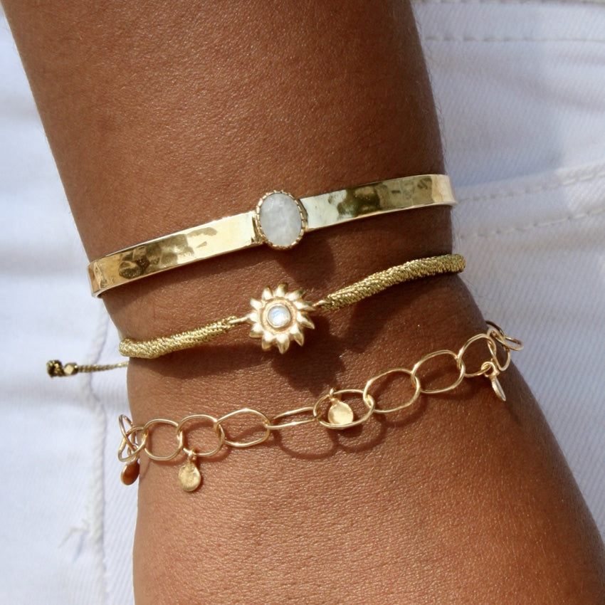 Bracelet tressé et soleil pierre