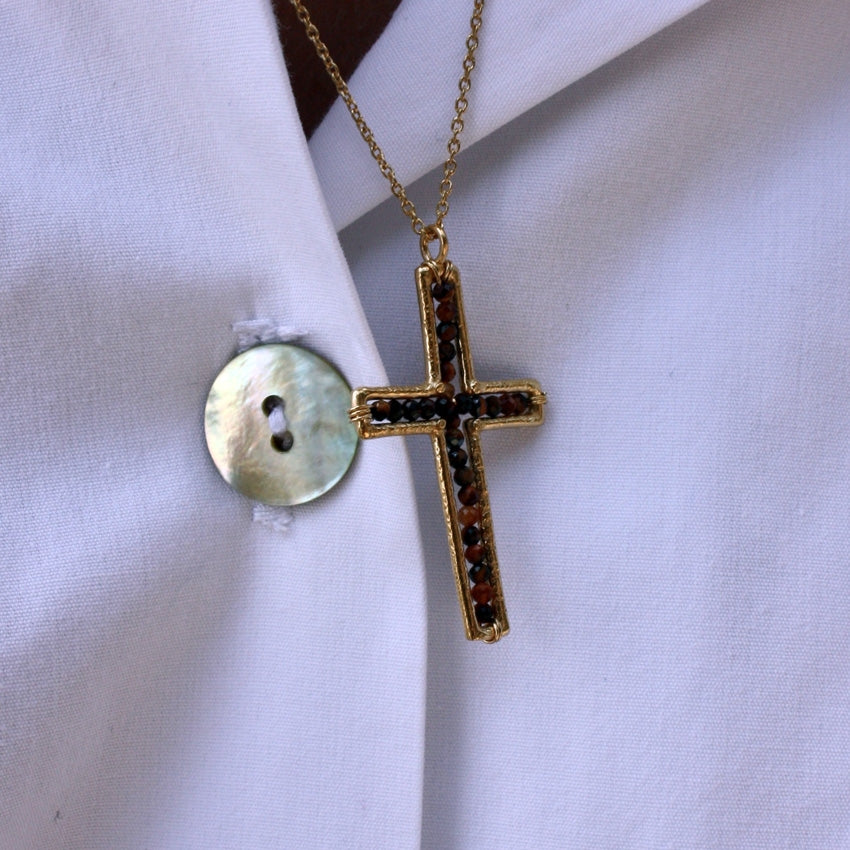 Sautoir doré pendentif croix et pierre