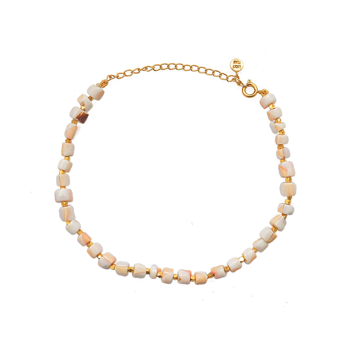 Bracelet de cheville doré et coquillage blanc rosé