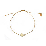 Bracelet doré et croix nacre