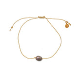 Bracelet doré et perle de culture grise