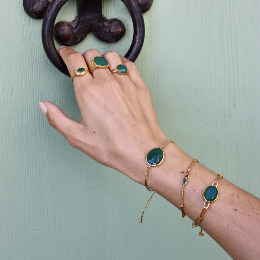 Bague dorée cabochon pierre