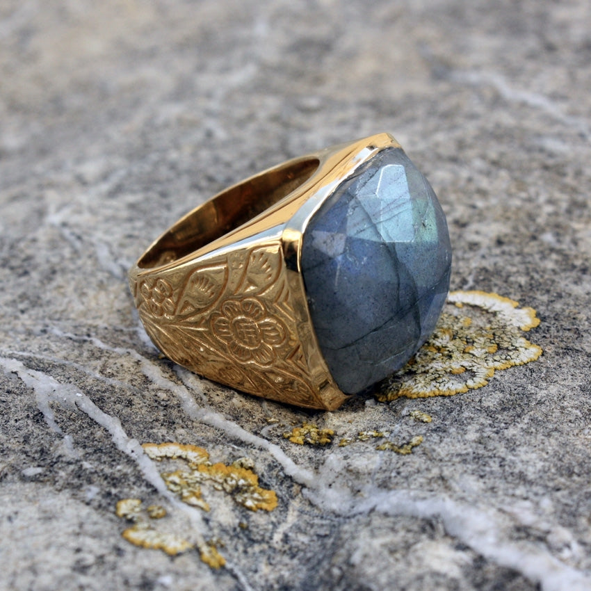 Chevalière dorée pierre facettée et fleurs - 52 /