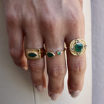 Bague dorée ouverte martelée pierre goutte