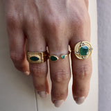 Bague dorée ouverte martelée pierre goutte