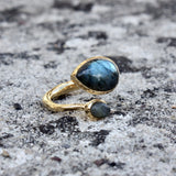 Bague dorée ouverte et labradorite