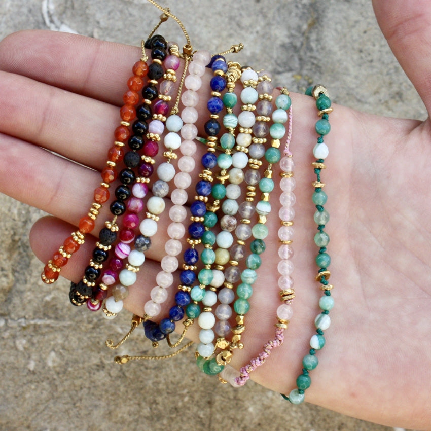 Bracelet cordon rose et pierres naturelles