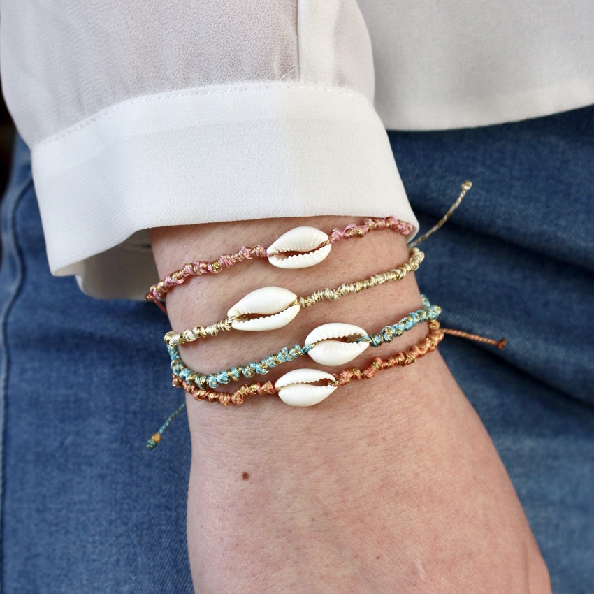Bracelet cordon et cauri