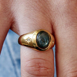 Chevalière dorée pierre cabochon et zircons - 50 /