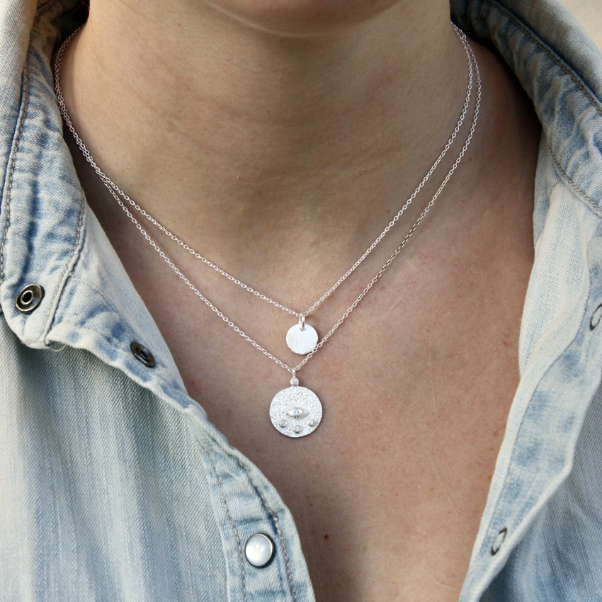 Collier argent 925 médaille martelée oeil zircons