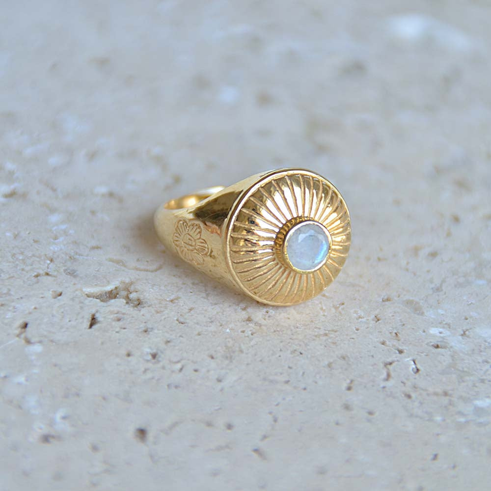 Chevalière dorée et pierre ronde - 50 / PIERRE DE LUNE