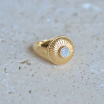 Chevalière dorée et pierre ronde - 50 / PIERRE DE LUNE