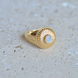 Chevalière dorée et pierre ronde - 50 / PIERRE DE LUNE