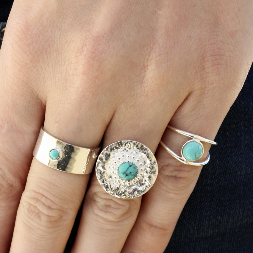 Bague ronde argent 925 martelée et pierre