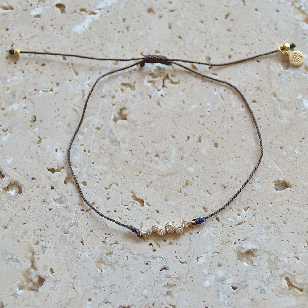 Bracelet tressé et zircons blancs