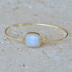 Jonc fermé doré et pierre carrée - PIERRE DE LUNE